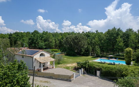 Villa Le Selve: Sky, Plante, Himmel, Bygning, Træ, Land Lot, Hus, Arkitektur, Sommerhus, Naturlige Landskab