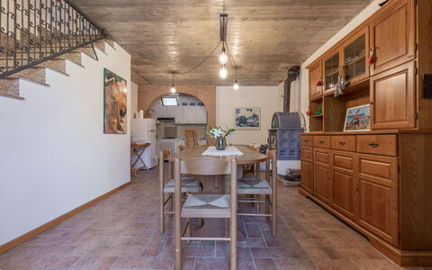 Casa Tramonti: Ejendom, Cabinetry, Møbel, Bord, Træ, Skuffe, Stol, Indretning, Gulvbelægning, Etage