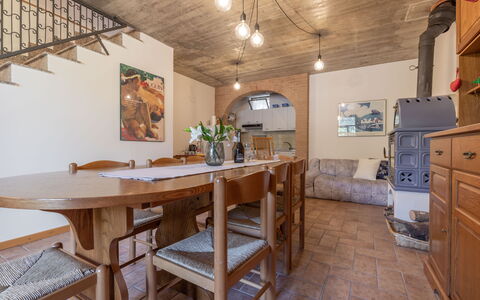 Casa Tramonti: Møbel, Bord, Ejendom, Cabinetry, Træ, Indretning, Etage, Gulvbelægning, Skuffe, Kommode