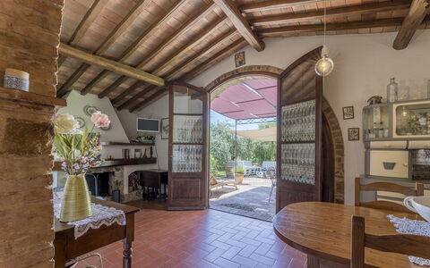 Casa Anita - Castellina In Chianti - Granaio, Tosc: Plante, Møbel, Ejendom, Bord, Billedramme, Stol, Træ, Indretning, Stueplante, Etage