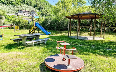 Leonardo: Offentlige Rum, Legepladsudstyr, Parkere, Have, Skygge, Lawn, Landscaping, Gård, Legeplads, Udendørs Møbler
