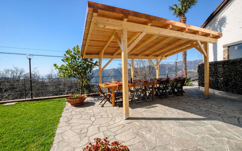 Casa Aurora - Recco, Liguria: Skygge, Udendørs Struktur, Veranda, Eco Hotel, Bejdse, Hårdttræ, Udendørs Møbler, Flise, Pergola, Bjælke
