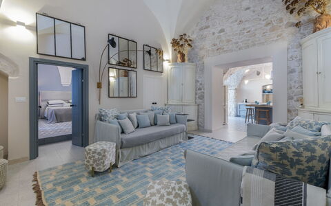 Dimora Cocchi: Billedramme, Møbel, Couch, Dekoration, Azure, Bygning, Komfort, Stue, Indretning, Arkitektur