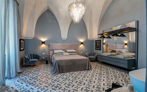 Dimora Cocchi: Møbel, Bygning, Komfort, Blå, Dekoration, Bord, Belysning, Indretning, Bed Frame, Skuffe