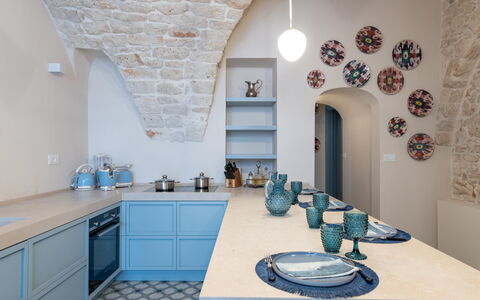 Dimora Cocchi: Ejendom, Møbel, Cabinetry, Azure, Countertop, Blå, Indretning, Arkitektur, Køkkenvask, Køkken