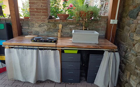 Locanda Di Alberi Without Kitchen: Træ, Køkken, Countertop, Bejdse, Køkken Apparat, Køkkenvask, Stueplante, Sanitærarmatur, Komfur, Husholdningsapparat