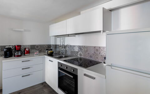 Argentarola House, Porto Santo Stefano, Seaview An: Cabinetry, Countertop, Håndvask, Bygning, Komfur, Køkken, Tap, Køkkenvask, Husholdningsapparat, Etage
