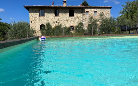 Lina - Podere Ribatti - Casole D'elsa, Toscana: Vand, Bygning, Himmel, Plante, Svømmepøl, Natur, Træ, Fritid, Hus, Sky