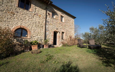 Lina - Podere Ribatti - Casole D'elsa, Toscana: Plante, Ejendom, Himmel, Vindue, Græs, Naturlige Landskab, Bygning, Sommerhus, Landdistrikt, Landskab