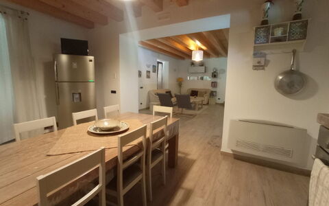 Casa Santa Venera: Ejendom, Bord, Bygning, Træ, Indretning, Couch, Belysning, Hus, Gulvbelægning, Etage