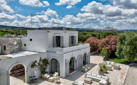 Masseria Isaia: Sky, Himmel, Ejendom, Plante, Vindue, Bygning, Arkitektur, Træ, Hus, Landskab