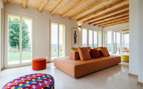Casa Gallo - Roero - Langhe, Piemonte: Ejendom, Komfort, Indretning, Træ, Skygge, Etage, Vindue, Gulvbelægning, Stue, Væg