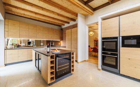 Casa Gallo - Roero - Langhe, Piemonte: Cabinetry, Møbel, Træ, Indretning, Gulvbelægning, Køkken, Arkitektur, Etage, Hal, Bord