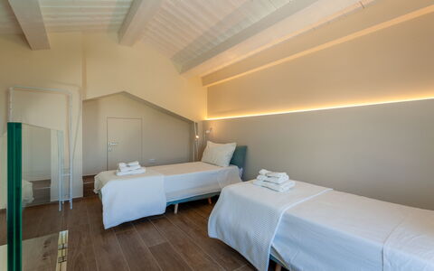 Villa Aso: Etage, Loft, Lejlighed, Hotel, Svømmepøl, Udvej, Penthouselejlighed