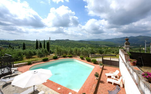 Villa Badiuzza: Sky, Himmel, Vand, Vandressourcer, Bygning, Svømmepøl, Natur, Azure, Krop Af Vand, Træ