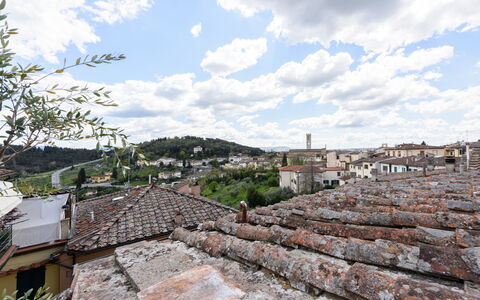 Residenza Del Desco: Sky, Himmel, Træ, Væg, Plante, Landskab, Cumulus, Træ, City, Horisont