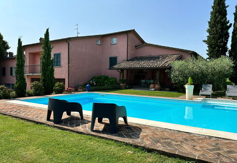 Villa Carsuga: Plante, Himmel, Ejendom, Vand, Bygning, Azure, Træ, Skygge, Udendørs Møbler, Svømmepøl