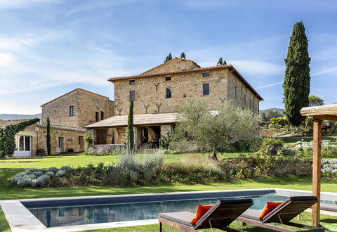 Villa Della Regina: Himmel, Plante, Sky, Ejendom, Bygning, Vindue, Vand, Land Lot, Træ, Hus