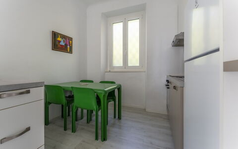 A Due Passi da Camogli 2, Seaview, Wifi: Møbel, Bord, Vindue, Bygning, Træ, Indretning, Hus, Gulvbelægning, Etage, Ejendom