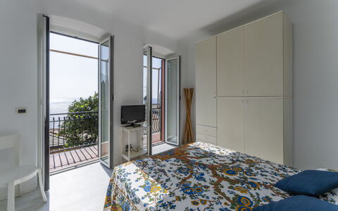 A Due Passi da Camogli 2, Seaview, Wifi: Møbel, Bygning, Komfort, Azure, Træ, Skygge, Seng, Indretning, Etage