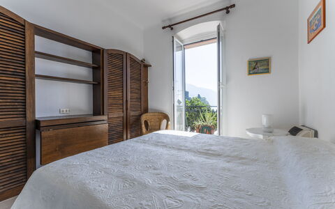A Due Passi da Camogli, Seaview with Terrace, Wifi: Ejendom, Møbel, Komfort, Vindue, Træ, Seng, Skygge, Etage, Bygning