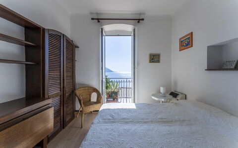 A Due Passi da Camogli, Seaview with Terrace, Wifi: Ejendom, Bygning, Azure, Træ, Komfort, Stue, Skygge, Arkitektur, Stueplante