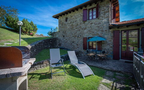 La Vecchia Fornace La Piastra Apartments - Abetone: Himmel, Ejendom, Bygning, Plante, Sky, Vindue, Azure, Skygge, Stol, Udendørs Møbler