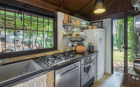 Casale Delle Papere, Pool, Romantic Holiday In Nep: Countertop, Cabinetry, Vindue, Køkken Apparat, Køkken, Bygning, Plante, Husholdningsapparat, Træ, Komfur