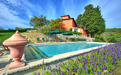 Villa Cona: Himmel, Sky, Vand, Plante, Daytime, Ejendom, Grøn, Lys, Natur, Blå