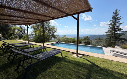 Villa Luana: Svømmepøl, Bjergkæde, Hill Station, Skygge, Udendørs Møbler, Eco Hotel, Udvej, Kam, Altan, Veranda
