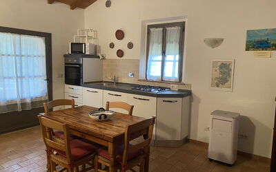 La Tinaia - Villa le Ripe: Ejendom, Vindue, Møbel, Cabinetry, Bord, Træ, Indretning, Countertop, Bygning, Køkken