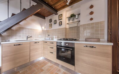 San Gimignano - Villa le Ripe: Brun, Cabinetry, Countertop, Ejendom, Møbel, Bygning, Komfur, Træ, Køkken, Køkken Apparat