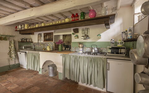 La Casa Dei Limoni, Camaiore, Pet Friendly, Wifi: Køkken, Møbel, Træ, Gulvbelægning, Indretning, Countertop, Køkken Apparat, Hjem, Cabinetry, Etage