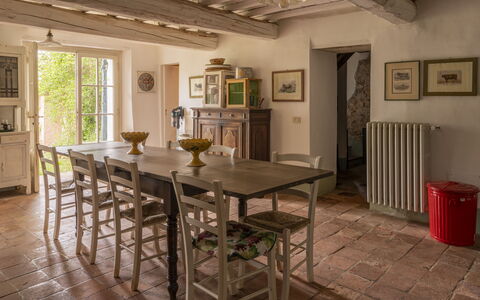 La Casa Dei Limoni, Camaiore, Pet Friendly, Wifi: Møbel, Indretning, Gulvbelægning, Væg, Bord, Træ, Stol, Køkken & Spisebord, Spisestue, Etage