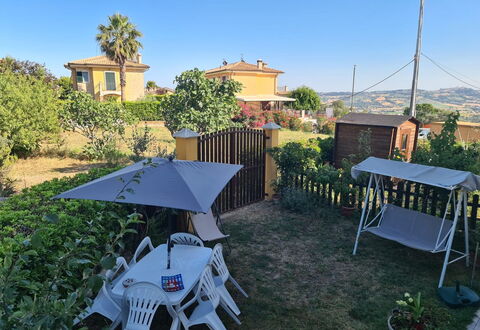 Il Colle Sul Mare Holiday Home: Himmel, Plante, Ejendom, Bygning, Træ, Skygge, Udendørs Møbler, Biome, Urban Design, Græs