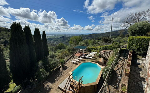 Borgo Bucatra Tramonto: Vand, Sky, Himmel, Vandressourcer, Plante, Azure, Bygning, Svømmepøl, Krop Af Vand, Træ