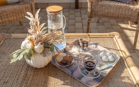 Altomare Apartment: Mad, Bordservice, Bord, Møbel, Tallerkner, Drinkware, Serveware, Indretning, Plade, Kop