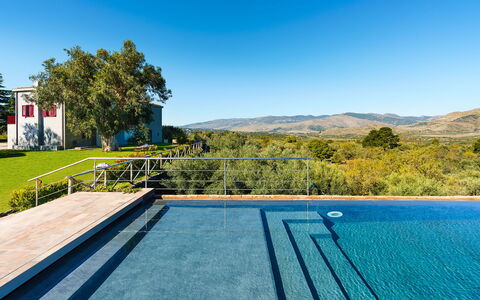 Dimora Vulcano - Castiglione Di Sicilia, Sicilia: Vand, Himmel, Plante, Ejendom, Bygning, Svømmepøl, Natur, Azure, Træ, Rektangel