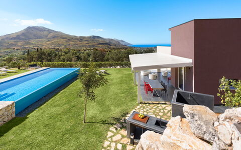 Villa Cinema - Castellammare Del Golfo, Sicilia: Himmel, Ejendom, Plantesamfund, Bygning, Plante, Azure, Hus, Land Lot, Vegetationen, Skygge