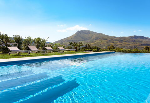 Villa Cinema - Castellammare Del Golfo, Sicilia: Vand, Himmel, Plante, Sky, Svømmepøl, Natur, Træ, Naturlige Landskab, Bjerg, Landskab