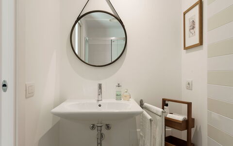 Splendida - Modica, Sicilia: Spejl, Tap, Badeværelsesvask, Håndvask, Ejendom, Sanitærarmatur, Badeværelse, Træ, Bygning, Ejendom