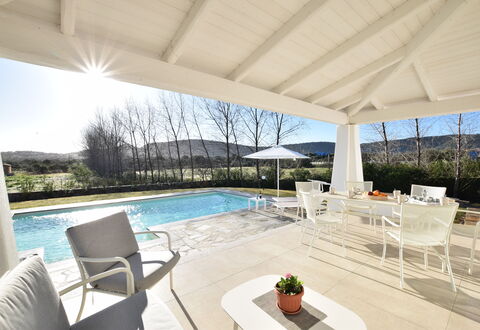 Villa Helios - Budoni, Sardegna: Vand, Himmel, Plante, Ejendom, Møbel, Bord, Stol, Svømmepøl, Skygge, Vindue