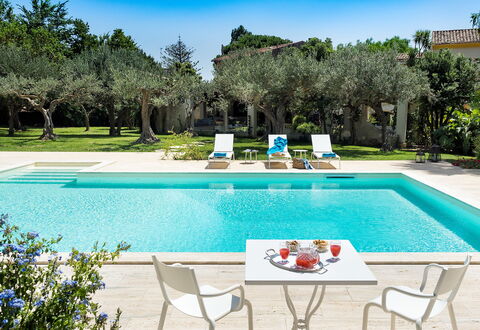 Casa Fiore - Salemi, Sicilia: Vand, Plante, Møbel, Ejendom, Svømmepøl, Himmel, Grøn, Azure, Rektangel, Træ