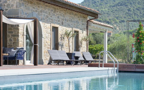 Villa Lilli & Spa: Vand, Plante, Møbel, Bygning, Azure, Svømmepøl, Skygge, Udendørs Møbler, Stol, Sommerhus