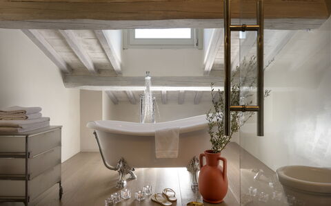 Villa Lilli & Spa: Indretning, Textile, Reoler, Træ, Rektangel, Bygning, Etage, Hus, Gulvbelægning, Stue