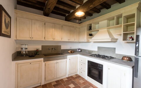 Villa Niccione: Cabinetry, Countertop, Ejendom, Komfur, Køkken Apparat, Køkken, Træ, Cooktop, Indretning, Husholdningsapparat