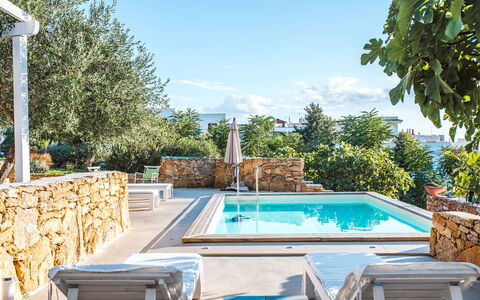 Villa Trullo - Torricella, Puglia: Vand, Himmel, Daytime, Ejendom, Plante, Svømmepøl, Sky, Azure, Natur, Træ