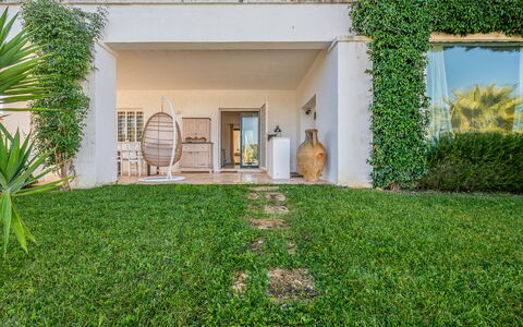 Masseriola Di Puglia: Plante, Grøn, Land Lot, Bygning, Græs, Træ, Sommerhus, Veranda, Ejendom, Landskab
