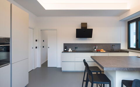 Villa Decoro - Mascali, Sicilia: Cabinetry, Møbel, Bord, Countertop, Vindue, Træ, Køkken, Indretning