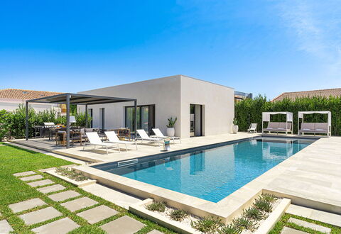 Villa Duetto - Siracusa, Sicilia: Plante, Himmel, Vand, Ejendom, Azure, Svømmepøl, Skygge, Arkitektur, Rektangel, Bygning